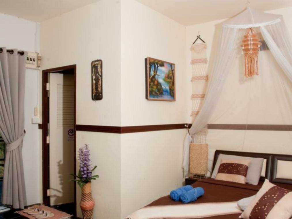 Baan Puang Petch Hotel Чиангмай Екстериор снимка