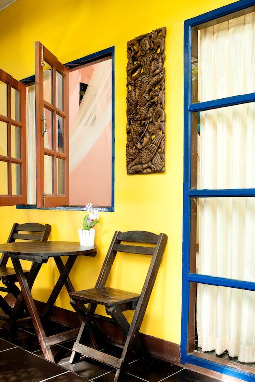 Baan Puang Petch Hotel Чиангмай Екстериор снимка