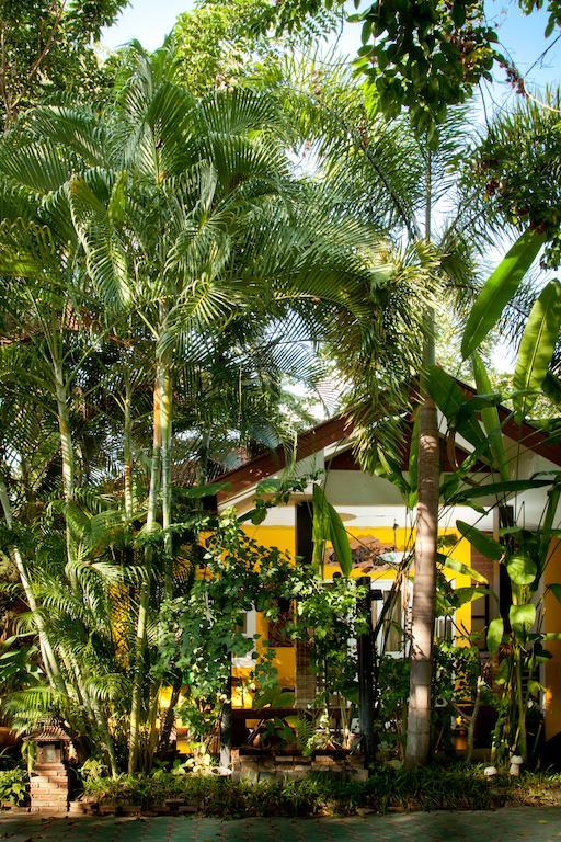 Baan Puang Petch Hotel Чиангмай Екстериор снимка
