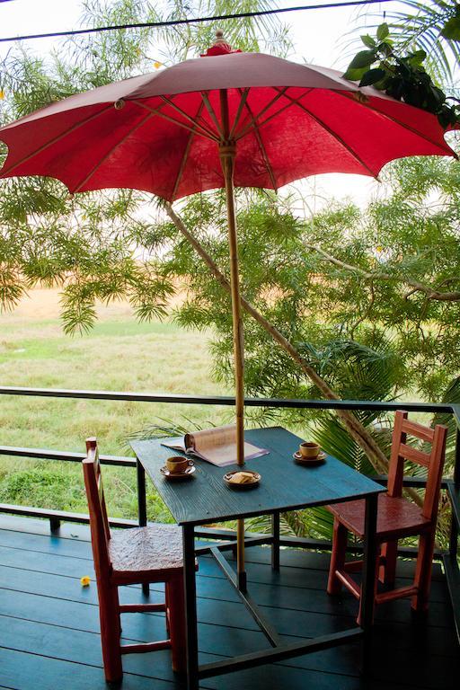 Baan Puang Petch Hotel Чиангмай Екстериор снимка