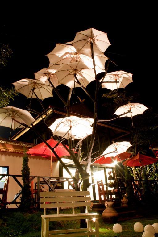 Baan Puang Petch Hotel Чиангмай Екстериор снимка