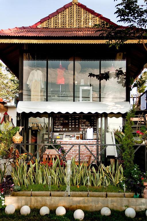Baan Puang Petch Hotel Чиангмай Екстериор снимка