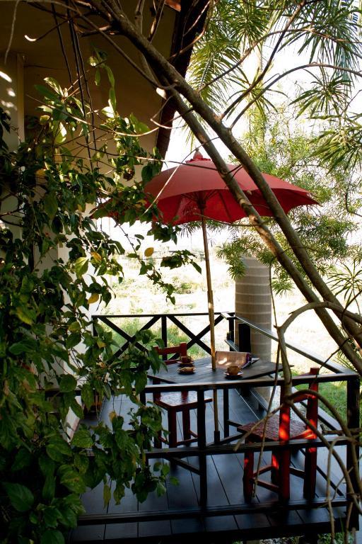 Baan Puang Petch Hotel Чиангмай Екстериор снимка